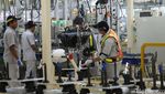 Melihat Proses Produksi Mesin Mobil Toyota