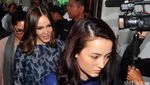Julie Estelle Dampingi Cathy Sharon di Sidang Cerai
