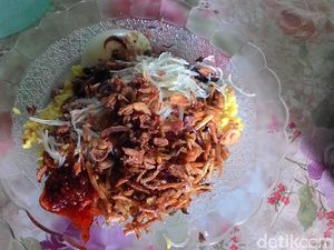 Tunggu Gerhana di Ternate, Wisata Kuliner Nasi Kuning Ikan Telur Dulu