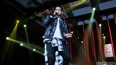 Begini Gaya 90-an ala Afgan di Java Jazz 2016