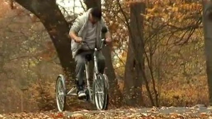 Kisah Darek Bangkit dari Kelumpuhan, Bisa Berjalan Lagi dan Belajar Bersepeda