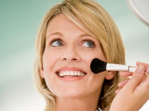 6 Risiko yang Bisa Terjadi Saat Wanita Mencoba-coba Produk Kecantikan