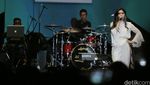 Isyana Sarasvati Ceria, Genit dan Bikin Galau di Java Jazz 2016