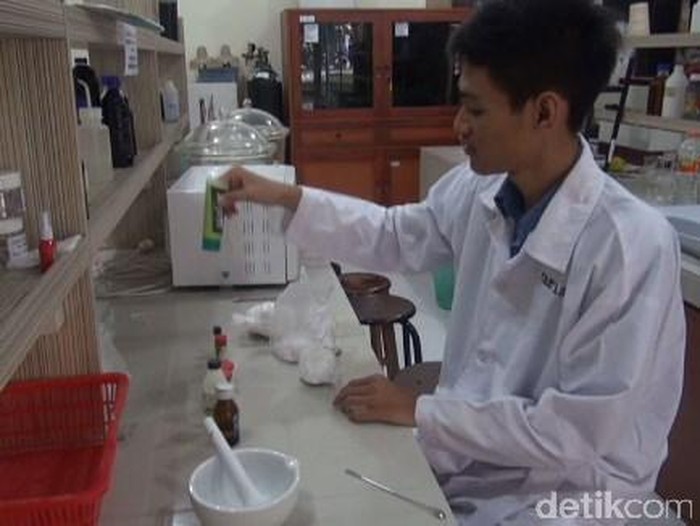 Kreatif! Mahasiswa Malang ini Buat Odol Berbahan Cangkang Telur