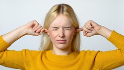 4 Gejala Anda Alami Gangguan Pendengaran dan Ketulian