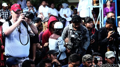 Turis Gerhana Mulai Padati Ternate