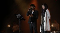 Isyana Sarasvati berduet dengan Glenn lewat lagu Sweet Baby dari George Duke, Stanley Clarke.