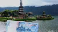 Kamu mungkin nggak asing dengan Pura Ulun Danu karena pernah menjadi gambar belakang mata uang Rp 50 ribu keluaran tahun 2005. (Dikhy Sasra)