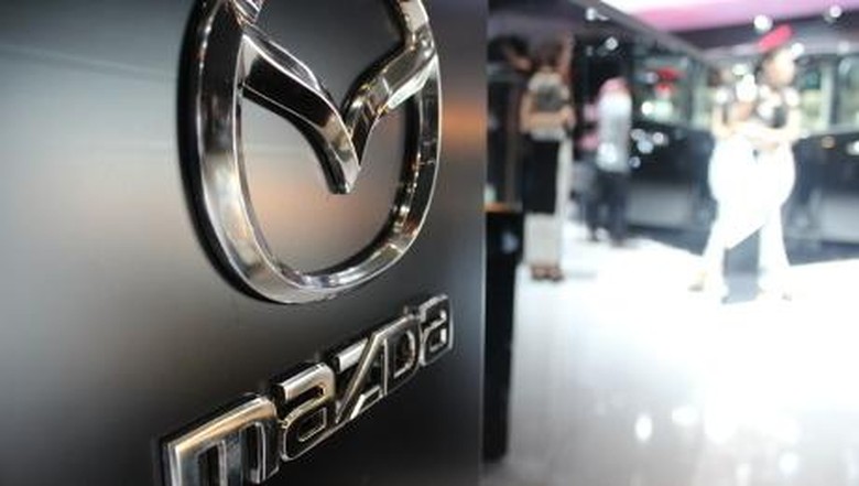 Logo mobil Mazda di pameran mobil (Foto: Dadan Kuswaraharja) Logo mobil Mazda di pameran mobil (Foto: Dadan Kuswaraharja)