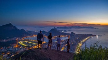 Pemandangan malam di kota kota Rio de Janeiro, Brasil menggunakan kamera  Nokia Lumia 1020. Foto: Microsoft Devices/Stephen Alvarez