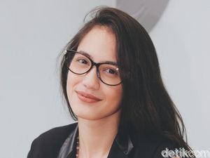 Ssst... Pevita Pearce Juga Nonton Gerhana di Belitung