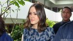 Julie Estelle Dampingi Cathy Sharon di Sidang Cerai