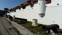 Sejarah museum bahari berawal dari gudang rempah dibangun pada tahun 1652. Memiliki tiga lantai dengan dinding yang tebal sehingga aman jika diserang badai tropis. Ari Saputra