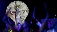 Perayaan menyambut GMT esok hari di gelar di Tanjung Kelayang, Belitung Selasa (8/3/2016). Perayaan tersebut dimeriahkan tarian adat Belitung.