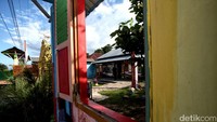 Terletak di Gantong, Belitung Timur, atau berjarak 70 km dari Tanjung Pandan, tempat tersebut menjadi daya tarik wisatawan yang berkunjung ke Pulau Belitung.