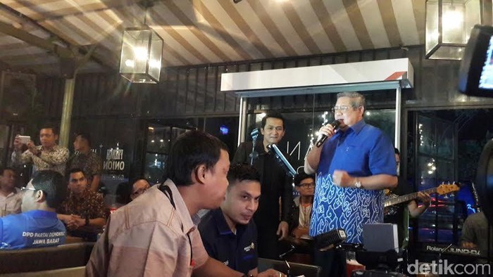 Saat SBY Hibur Mojang Bandung Lewat Suara Merdunya