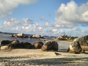 3 Pantai Ciamik Lokasi Menonton Gerhana Matahari di Belitung