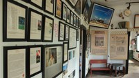Foto: Di dalam museum ini traveler bisa merasakan sensasi perjuangan anak-anak Laskar Pelangi yang terlukis dan dibingkai indah pada setiap sudut ruangan museum (Randy/detikTravel)