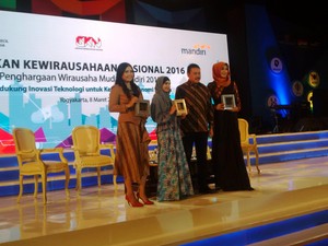 Dian Pelangi Berbagi Tips Sukses Berwirausaha di Depan 3.000 Mahasiswa UGM