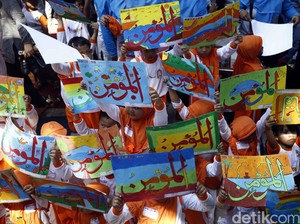 Keseruan Lomba Kaligrafi Kontemporer di Polewali Mandar