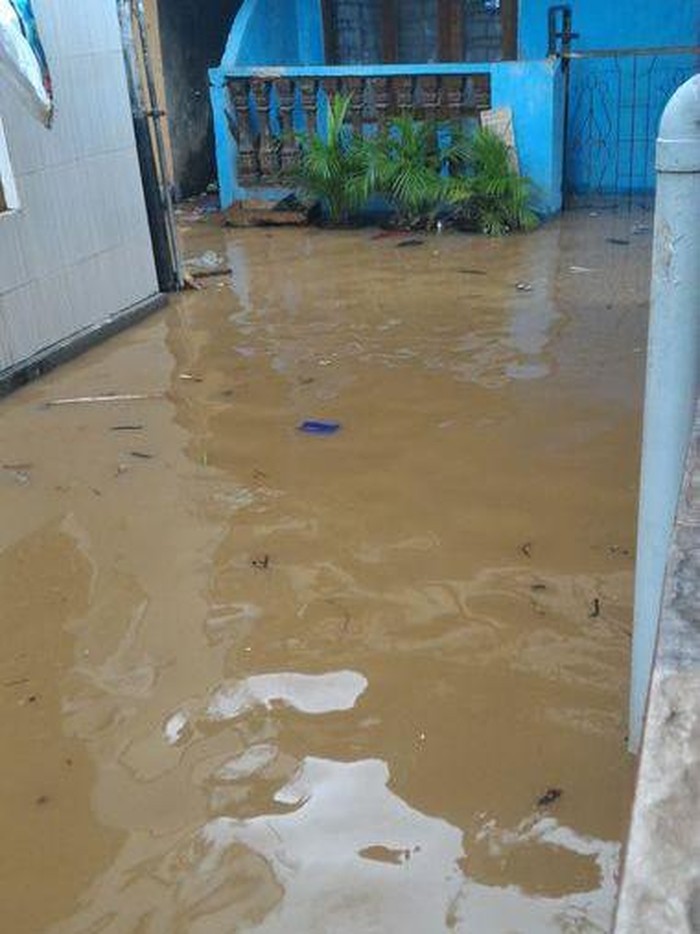 Banjir Masih Rendam Permukiman Kampung Melayu Kecil Jaksel
