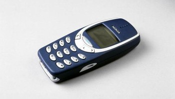 Nokia 3310 diluncurkan tahun 2000 dan laris manis di seluruh dunia. Sampai saat ini, legenda tentang keawetannya masih banyak dibicarakan. Foto: Unwired View