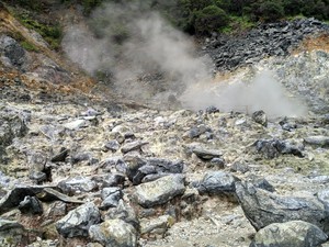 Kawah Domas, Spa Alami Panas Bumi di Balik Hijaunya Bandung