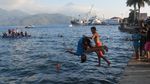 Ramainya Pantai Falajawa Ternate Jelang Gerhana