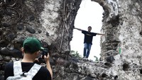 Mereka mengunjungi Danau Ngade, Benteng Kalamata dan Kastela.