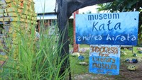 Foto: Museum Kata Andrea Hirata letaknya di Jalan Raya Laskar Pelangi No.7, Gantong, Belitung Timur. Ini dikenal sebagai museum sastra pertama di Indonesia (Randy/detikTravel)