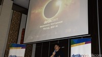 Pimred detikcom Arifin Asydhad menyampaikan sambutanya.