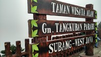 Foto: Gunung Tangkuban Perahu merupakan gunung berapi di wilayah Subang, Jawa Barat. Lokasi wisata alam ini selalu menarik banyak wisatawan untuk berkunjung (Wahyu/detikTravel)