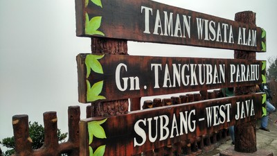 Pesona Tangkuban Perahu yang Tak Ada Matinya