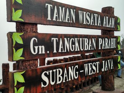 Pesona Tangkuban Perahu yang Tak Ada Matinya