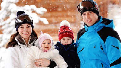 So Cute! Pangeran George dan Putri Charlotte Pertama Kali Main Salju