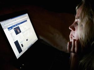 Tiga Remaja Bolos Demi Nonton Streaming Porno di Facebook