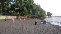 Jika hari ini kamu sudah sampai Ternate dan belum memiliki rencana di sore hari, maka wajib mendatangi Pantai Akerica. Indah luar biasa! (Fitraya/detikTravel)