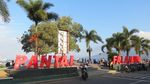 Ramainya Pantai Falajawa Ternate Jelang Gerhana