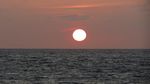 Sunset di Pantai Akerica, Indahnya Tak Kalah dari Gerhana