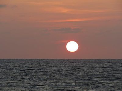 Sunset di Pantai Akerica, Indahnya Tak Kalah dari Gerhana