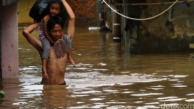 Banjir Rendam Kawasan Pasar Minggu