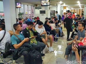 H-1 Gerhana, Bandara Bandung Banjir Wisatawan