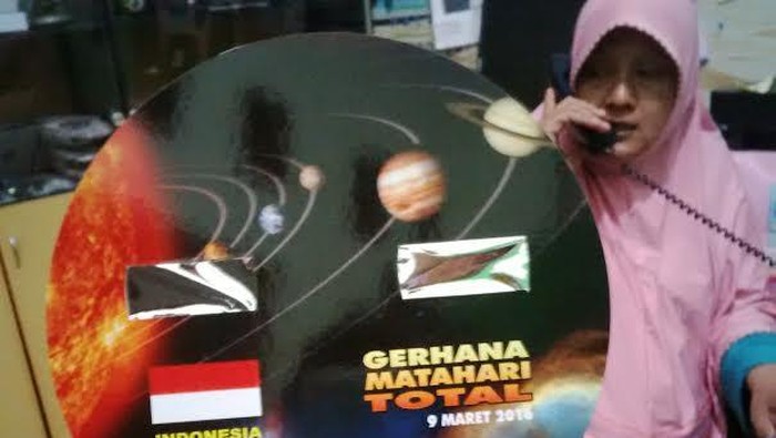 Ibu Ini Raup Rp 200 Juta dari Jualan Kacamata Gerhana Matahari