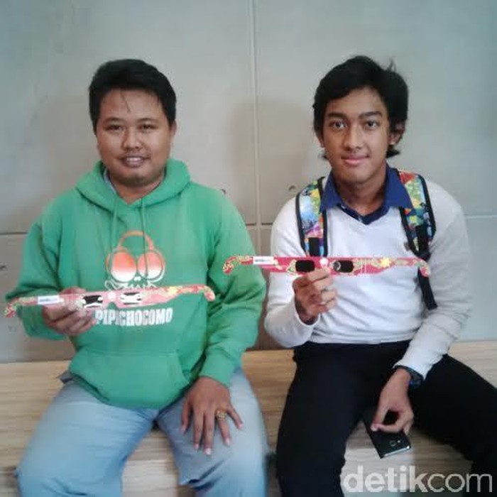 Warga Jakarta Berburu Kacamata Gerhana