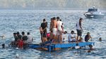 Ramainya Pantai Falajawa Ternate Jelang Gerhana
