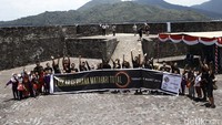 Para pemenang kuis Laskar Gerhana detikcom tiba di Ternate.
