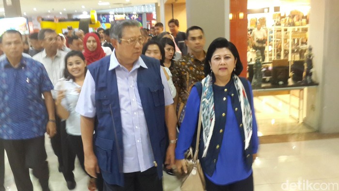Datang ke Mal Lippo Cikarang, SBY dan Ibu Ani Buat Pengunjung Heboh