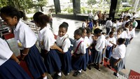Mereka belajar tentang upaya-upaya pencegahan korupsi dan penanganan kasus korupsi.