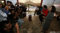 Kedatangan Andrea menghebohkan laskar gerhana detikcom.