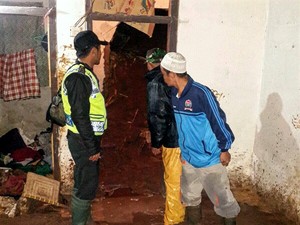 Longsor Terjang Satu Rumah di Cianjur, Pasutri Tewas di Kamarnya